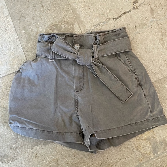PAIGE ANESSA SHORTS, Moss Taupe, Size 25 - Picture 4 of 6